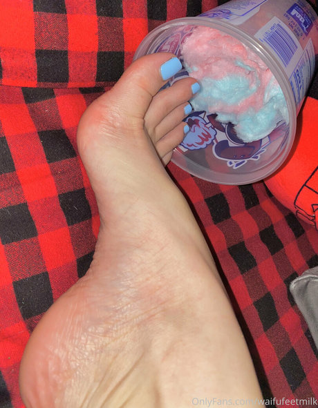 WaifuFeetMilk model pretty gallery