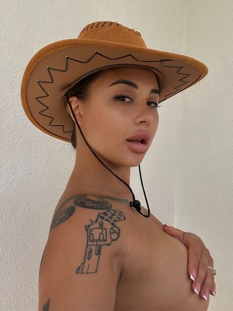 blonde curvy onlyfans exclusive photo