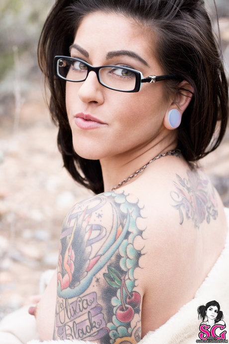 Olivia Black model naked photo