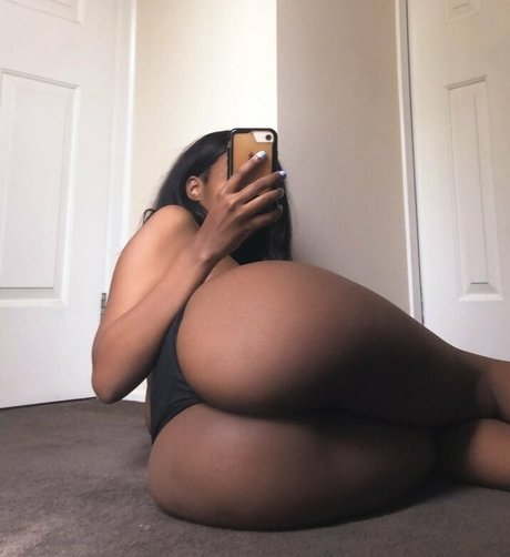 Goddessmyra model nice pic