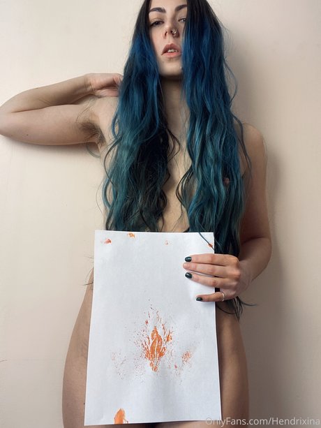 Hendrixina nude actress photo