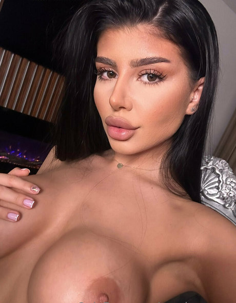 Moniquee Ass erotic star pics