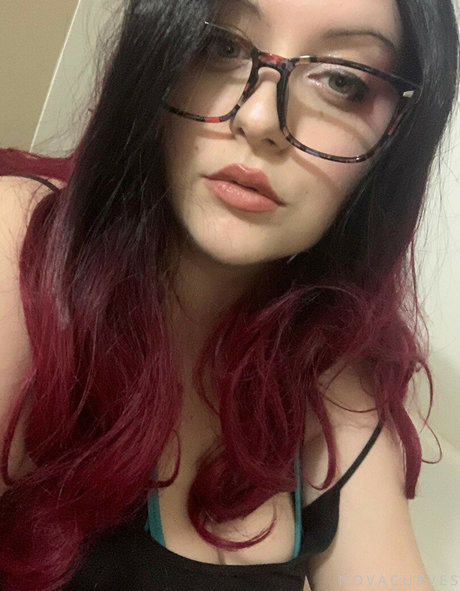 Novacurves hot actress photos