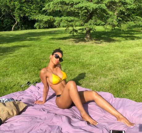 post op shemale onlyfans naked pic