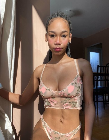 Crackn Freckles star hot pictures