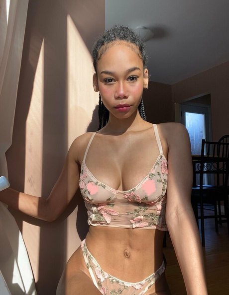 Crackn Freckles pornstar nude photos