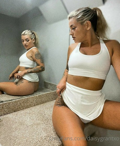 daisygrantxo art model images