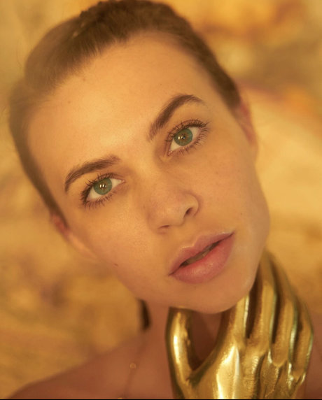 Explore with SARA pornstar hot photos