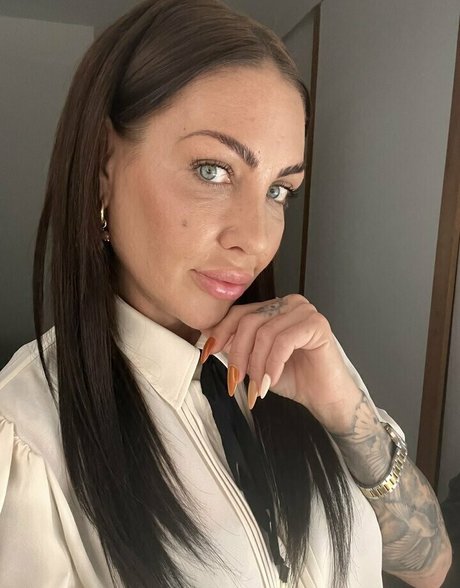 Tina2212 adult star archive