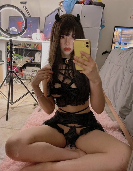 Amate Saurius pornstar nude pic