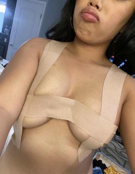 Bua Lotus erotic pornstar image