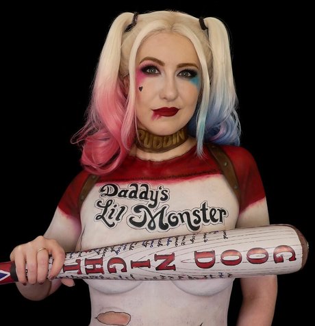 rednamrahC sexy model img