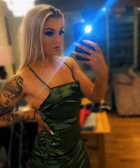 theenicolehammond top model photo