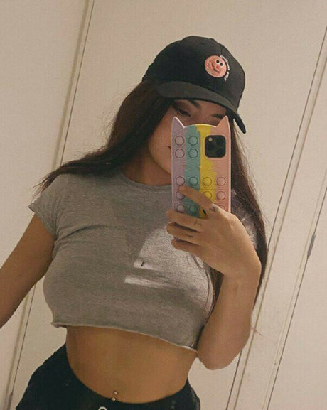 MonyWTFLive nude star pic