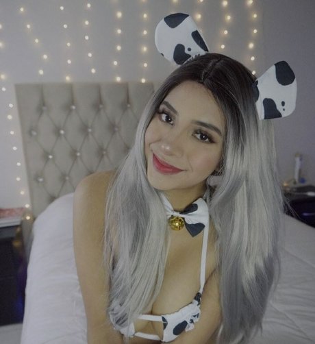 MonyWTFLive model hot image