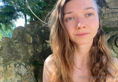 beeboogirl beautiful actress photo