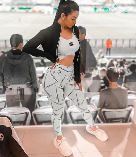 moms onlyfans beautiful images