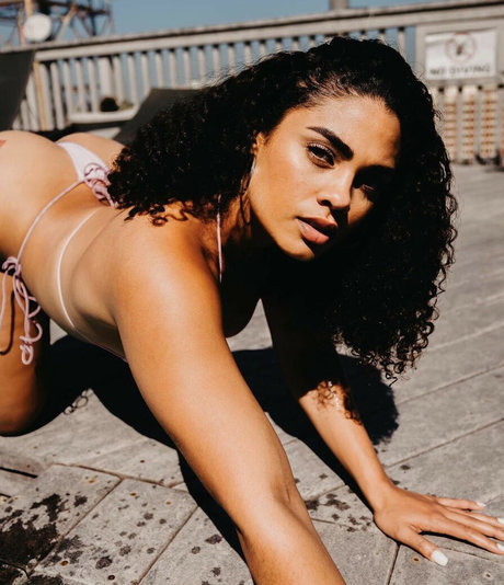 Ravyn Rochelle model erotic gallery