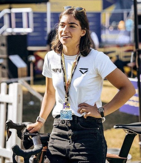 Jamie Chadwick pretty star img