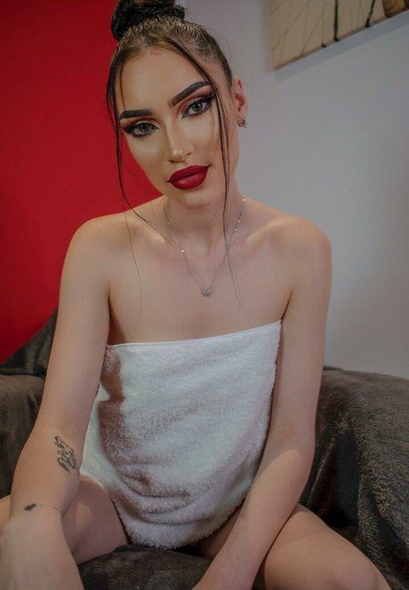 lulualice naked pornstar pics