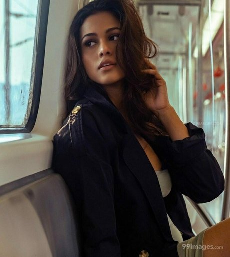 curvy muscle onlyfans hot nude picture