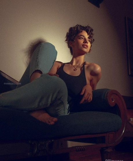 Meenakshi Chaudhary hot star photos