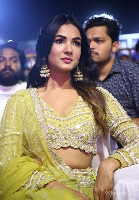 Sonal Chauhan free pornstar galleries