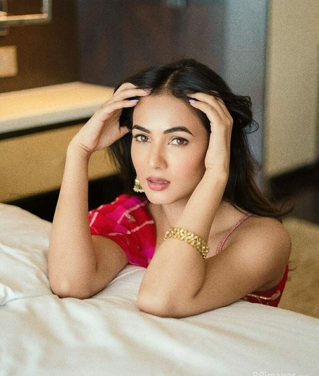 Sonal Chauhan nice model galleries
