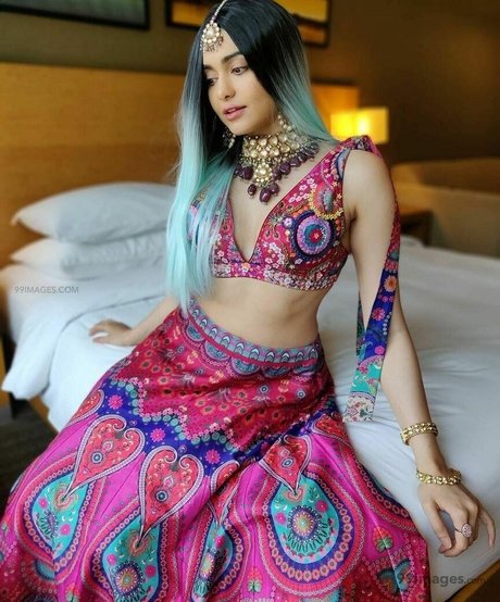 Adah Sharma sexy star image