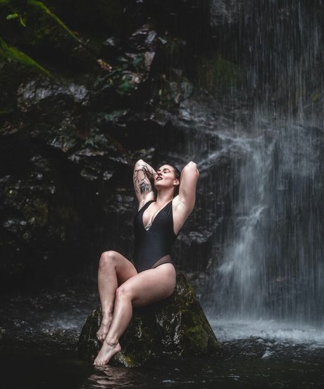 Nerdypeachbabe star art pics