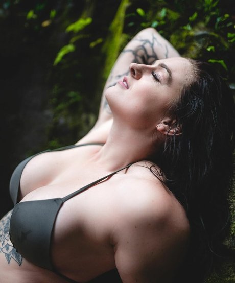 Nerdypeachbabe adult actress img