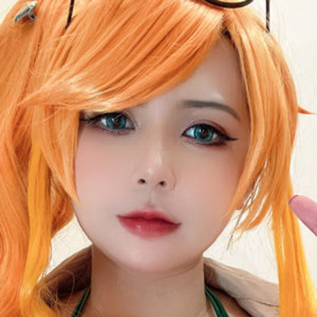 UyUy erotic star image