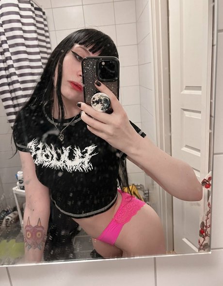 Messy erotic model images