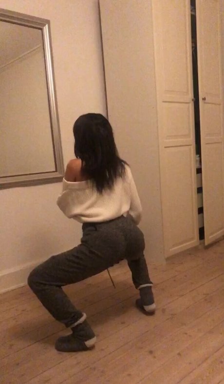 Grandmae beautiful actress photo