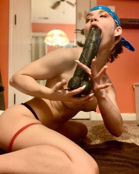 Roanoak adult model pics