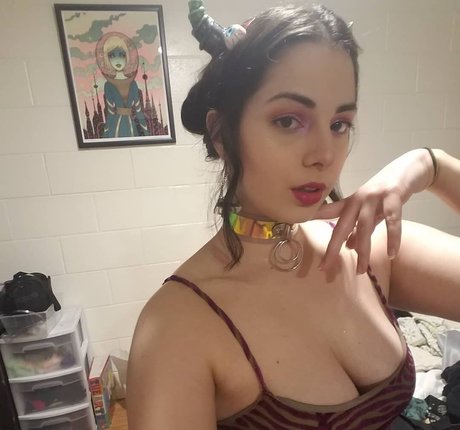 GlitchBun naked pornstar img