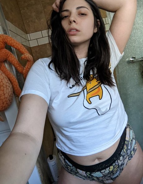 GlitchBun art model galleries