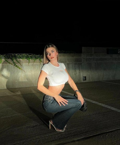 Amanda Kolar model nude gallery