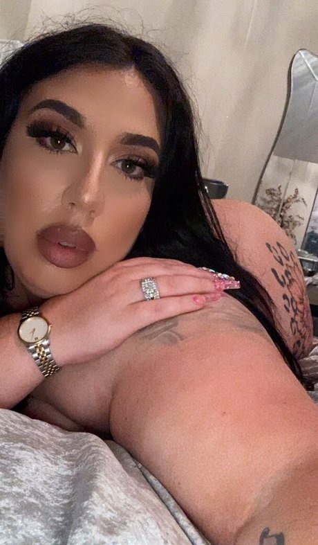 Bellabadxo porn model images