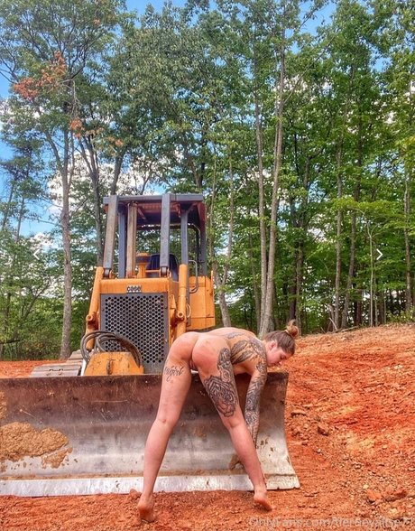 Tierneyalise71 sex model photo