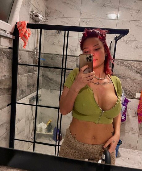 Arzu Ylmaz art actress images