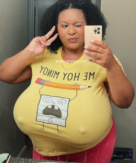 Unmaskedoppai model hot pic