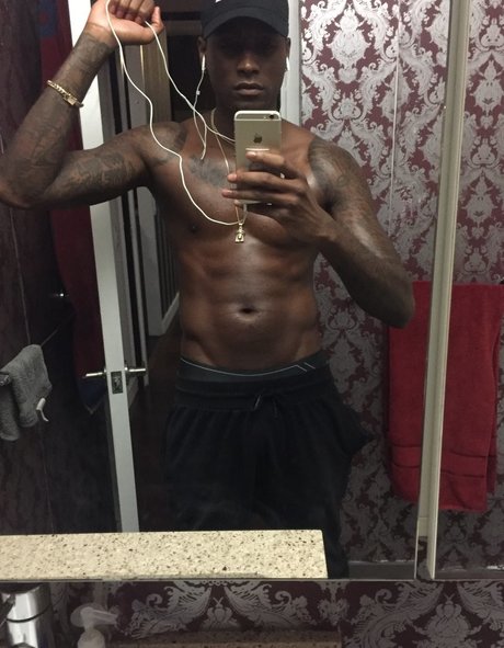 Noel Berry model top photos