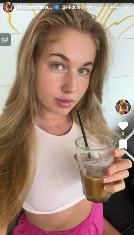 FromTheMiddleOfNowhere hot model pics