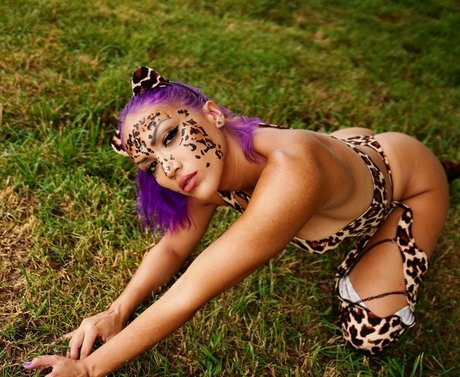 Salina De La Renta sexy actress galleries