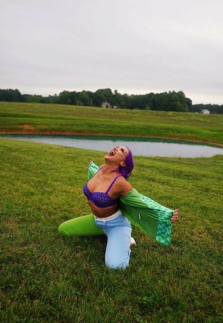 Salina De La Renta sexy pornstar image