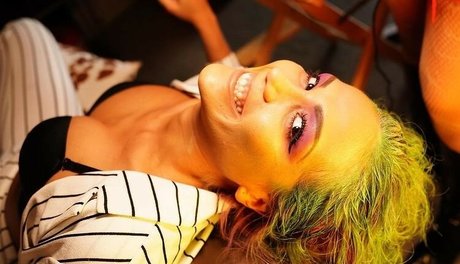 Salina De La Renta star xxx picture