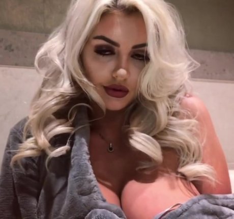 18 year old onlyfans pretty picture