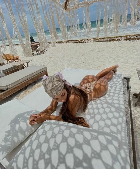 Valentina Grant art model galleries