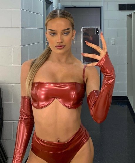 Hannah Sofia exclusive pornstar pictures